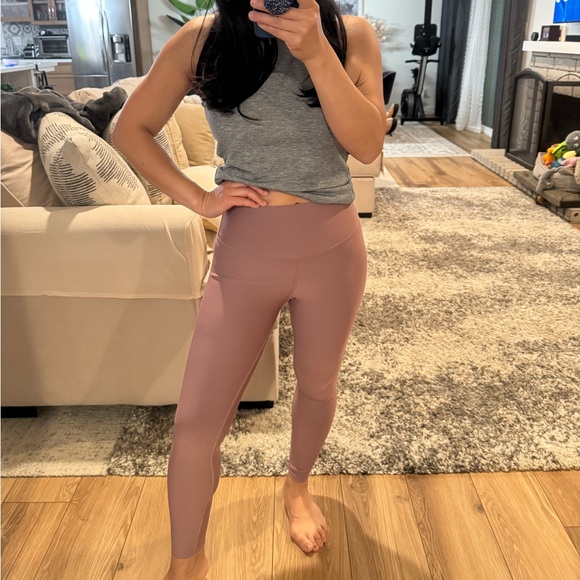 ALO Yoga Airlift Workout Leggings 3/4 Length Mauve Woodrose (small) - Picture 2 of 10